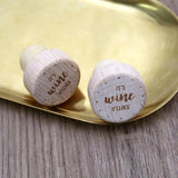 100 pcs/lot Custom Cork bottle stoppers It's wine O'CLOCK Wine stopper party favors,Personalized mariage modern bottle stoppers